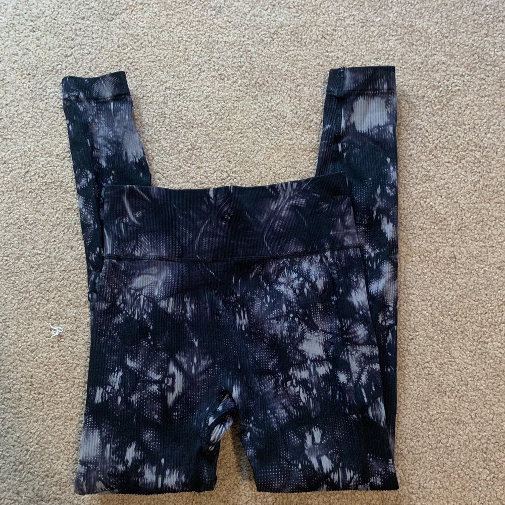 seamless ribbed dyed leggings
